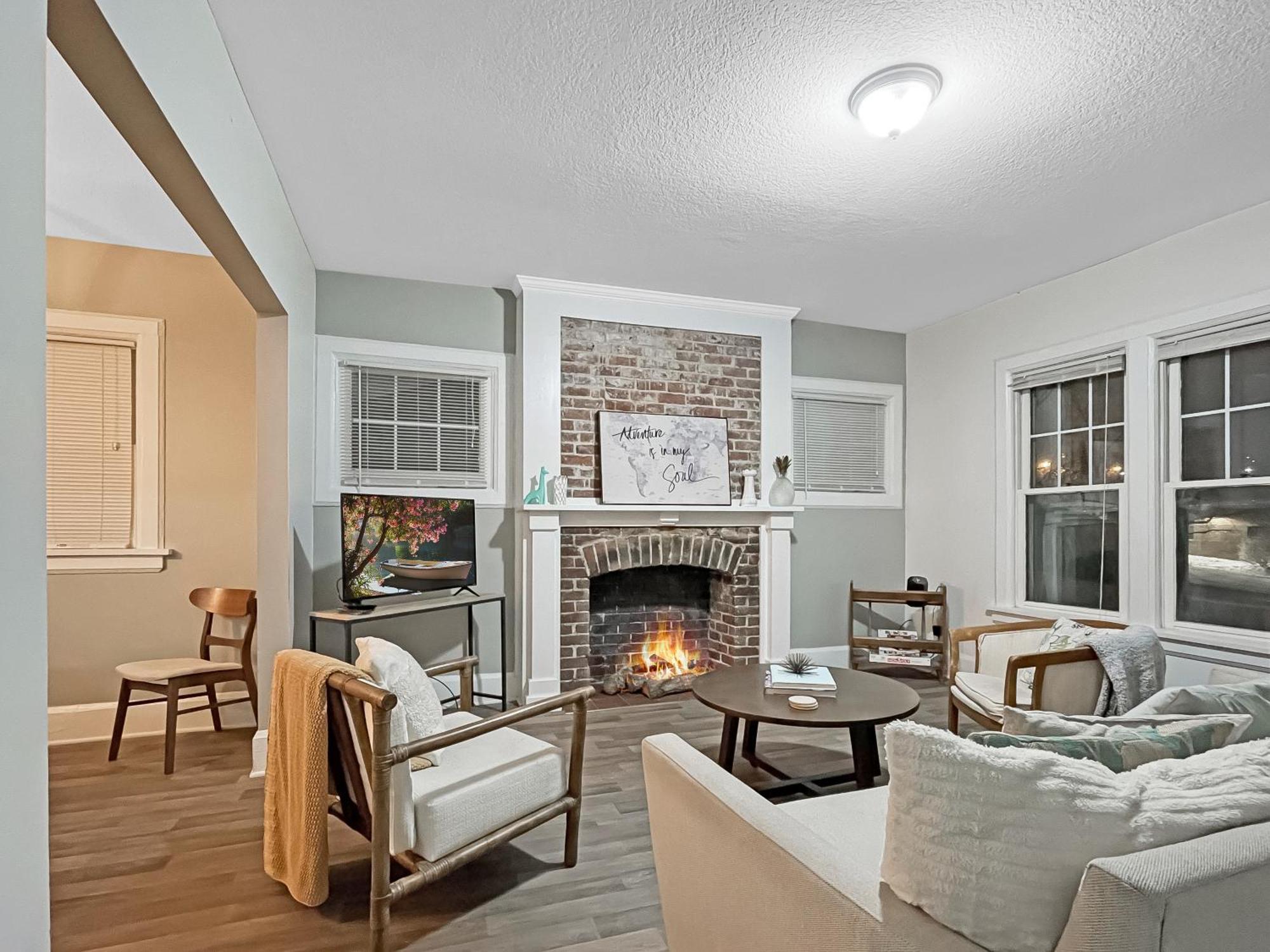 Chic 2Br Duplex Free Parking Near Hospitals Villa Des Moines Exterior photo